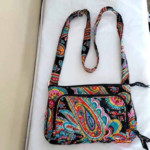 Vera Bradley Handbags - Vera Bradley Crossbody bag